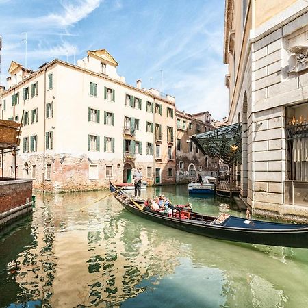 Casanova Fenice - Canal View เวนิส ภายนอก รูปภาพ