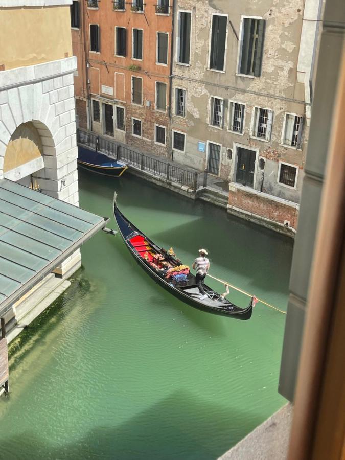 Casanova Fenice - Canal View เวนิส ภายนอก รูปภาพ