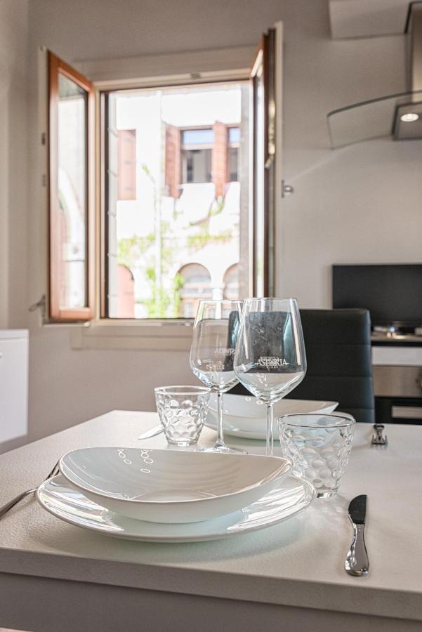 Casanova Fenice - Canal View เวนิส ภายนอก รูปภาพ