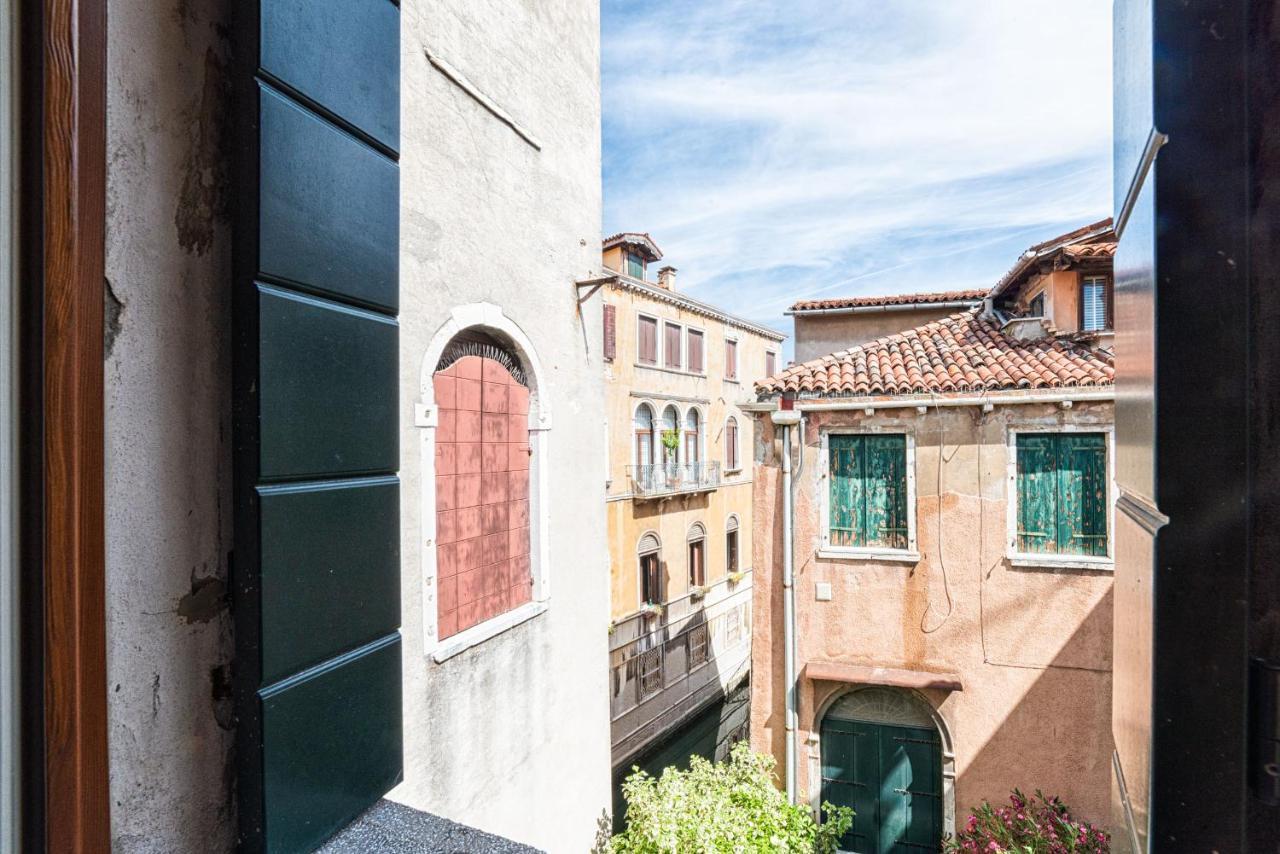 Casanova Fenice - Canal View เวนิส ภายนอก รูปภาพ